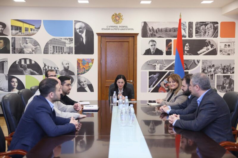 Ժաննա Անդրեասյանը հանդիպել է գիտնականների հետ