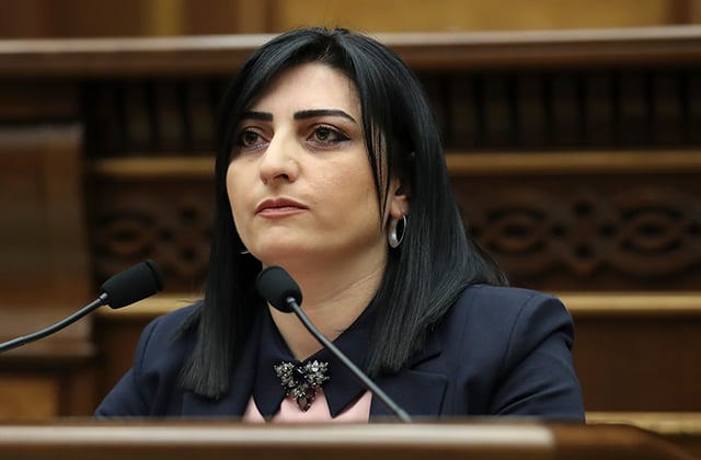 Հայկ Կոնջորյանի կինը 10 մլն աշխատավարձ կստանա՞ր, «Հայփոստի» տնօրեն կդառնա՞ր, սա կոռուպցիա չէ՞. Թովմասյանը` Նահապետյանին