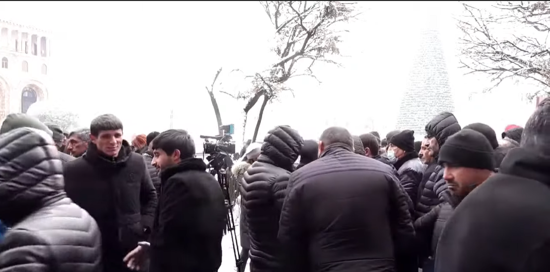 Բողոքի ակցիա իրականացնող Փարաքարի բնակիչները շարժվեցին Տարածքային կառավարման նախարարություն