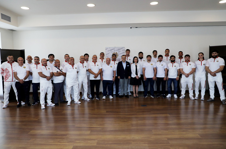 «Պետությունը ձեր կողքին է». ԿԳՄՍ նախարարն ընդունել է Հայաստանի օլիմպիական հավաքականի մարզիկներին