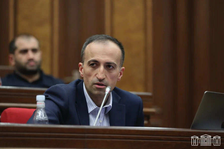 Կղզին՝ միջերկրական ծովում, մտքերն ու հոգին՝ Հյուսիսային սառուցյալ օվկիանոսում. Թորոսյանը՝ Քոչարյանին