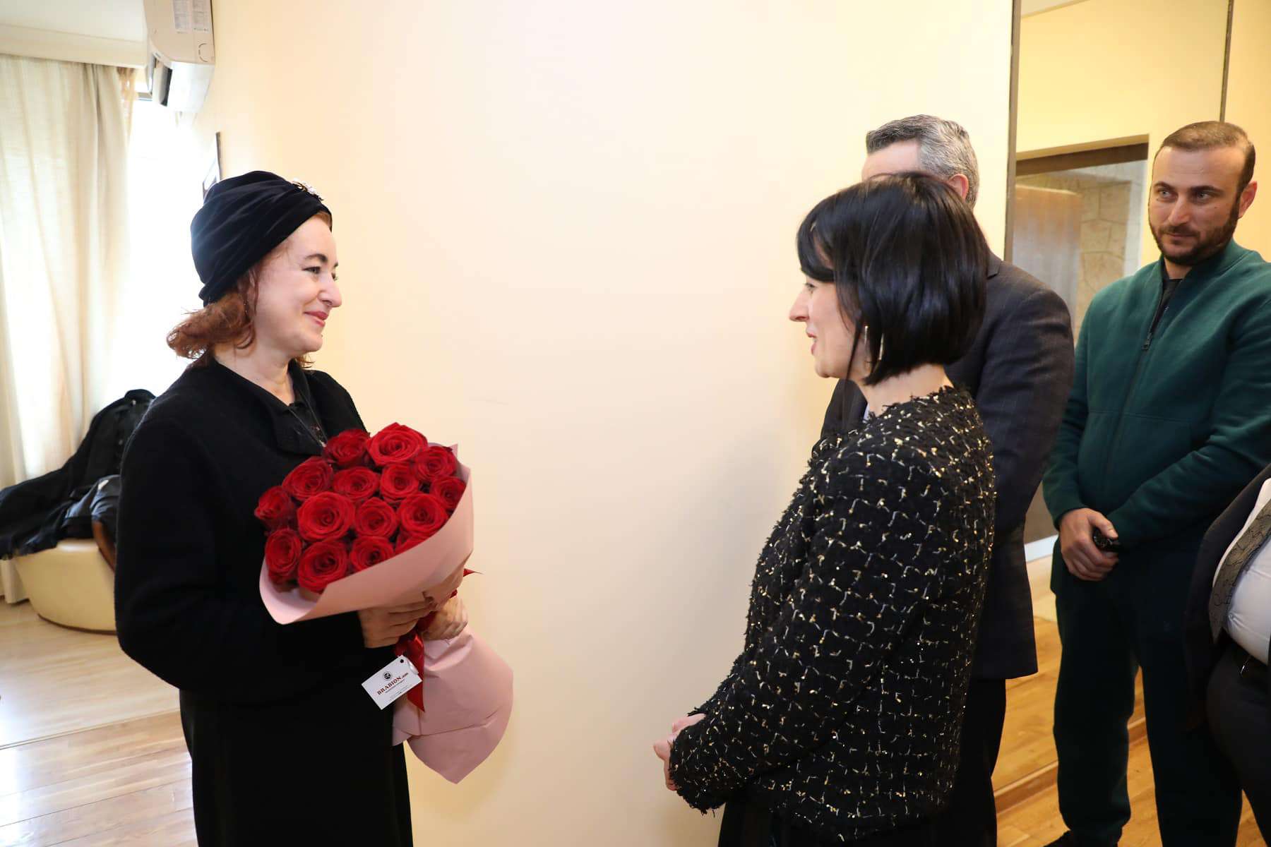 ԿԳՄՍ նախարարը հանդիպել է Հայաստանում հատնի «Սանսեթ բուլվար» մյուզիքլում մենակատարող վրացի երգչուհի Թամարա Գվերդծիթելիին