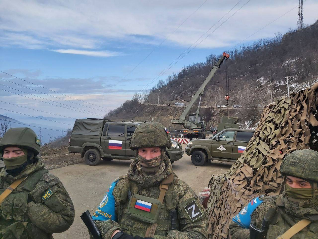Командованием РМК продолжается переговорный процесс по возобновлению движения по Лачинскому коридору: МО РФ