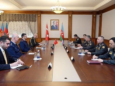 Азербайджан и Турция обсуждают развитие военного сотрудничества