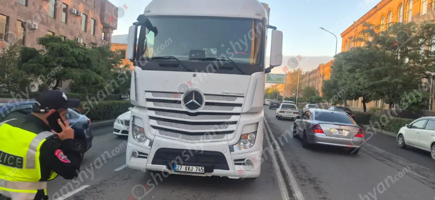 Գյումրիում օտարերկրացի վարորդը կցորդիչով բեռնատարով վրաերթի է ենթարկել կին հետիոտնի․ վերջինը հիվանդանոցում մահացել է