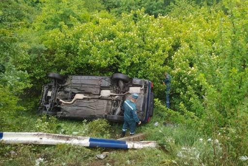 Երևան-Սևան ավտոճանապարհին ձորակն ընկած ավտոմեքենայի վարորդն ու երկու ուղևոր տեղափոխվել են հիվանդանոց