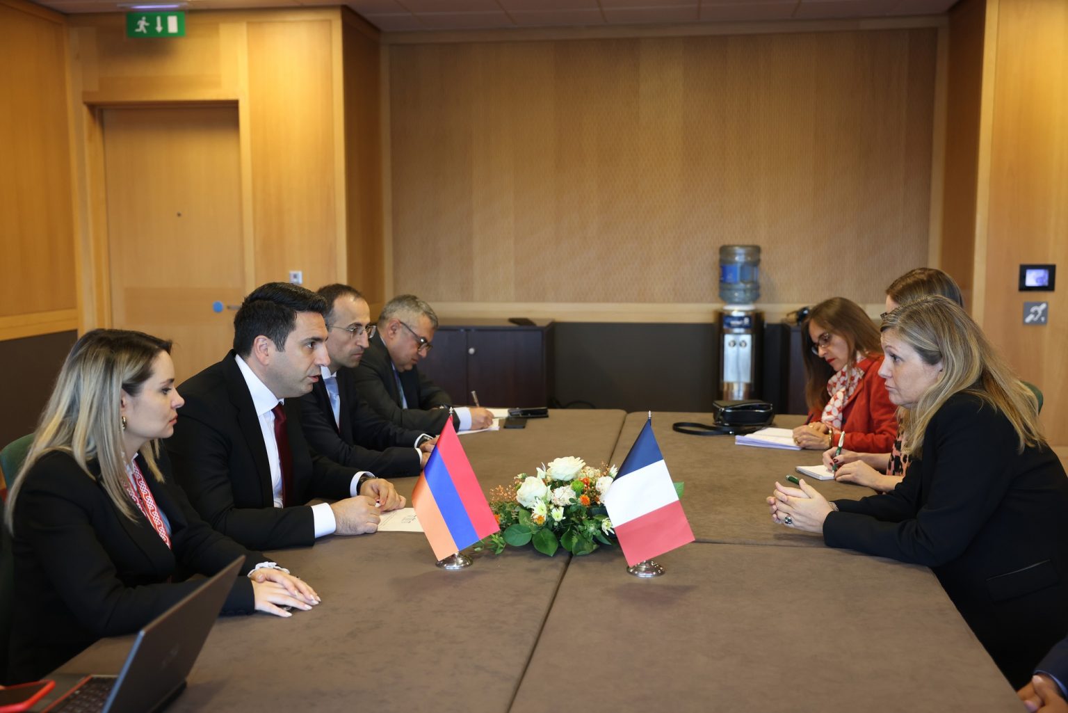 ՀՀ և Ֆրանսիայի ԱԺ նախագահների հանդիպմանը մտքեր են փոխանակվել Ադրբեջանի դեմ միջազգային պատժամիջոցների կիրառման անհրաժեշտության մասին