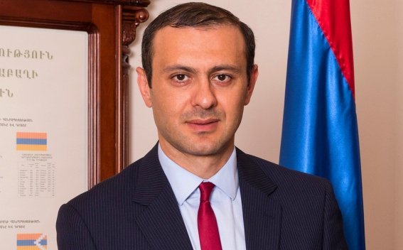 Հորս ձեռքը բռնած գնում էի Արցախի Մարտունու հրապարակ` ցույցերին մասնակցելու. Արմեն Գրիգորյան