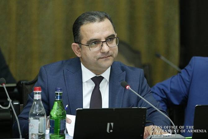 Министр экономики Армении объявил об отставке