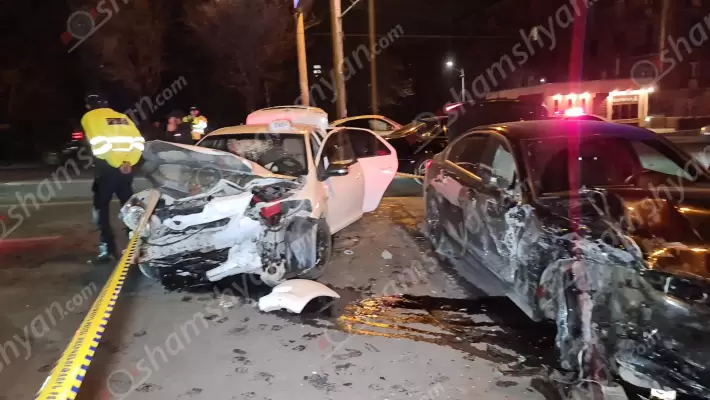 Խոշոր ավտովթար Երևանում. «Նոր Զովք»-ի մոտ բախվել են BMW X6-ը, BMW-ն և Toyota-ն. ավտոմեքենաները վերածվել են մետաղե ջարդոնի, կա վիրավոր