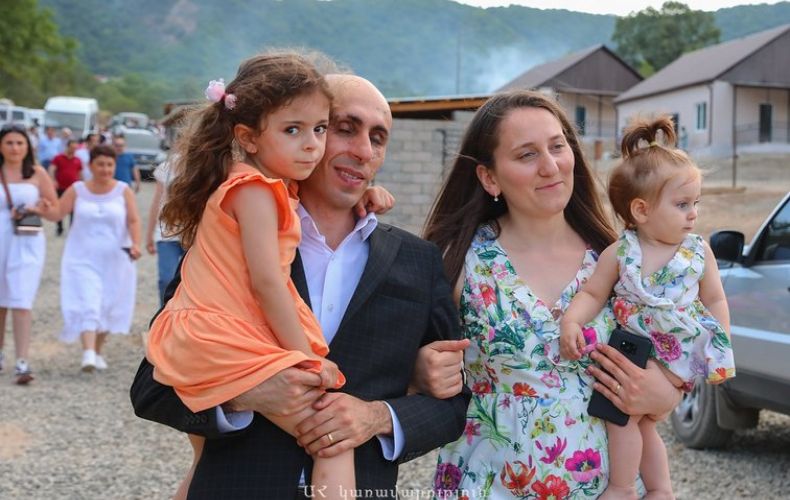 Ինչպիսի ազդեցություն ունի Լեռնային Ղարաբաղի շրջափակումը բաժանված ընտանիքների վրա. Open Democracy-ն՝ Արտակ Բեգլարյանի ընտանիքի մասին