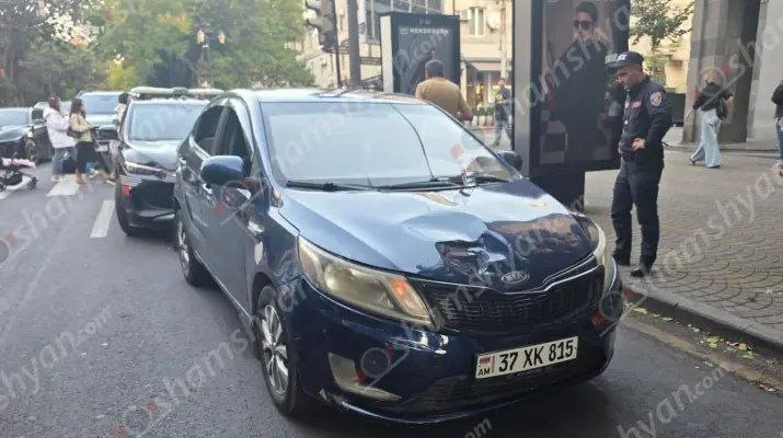 «Մոսկվա» կինոթատրոնի մոտ «Kia»-ն վրաերթի է ենթшրկել հետիոտնի․ վերջինը տեղափոխվել է հիվանդանոց
