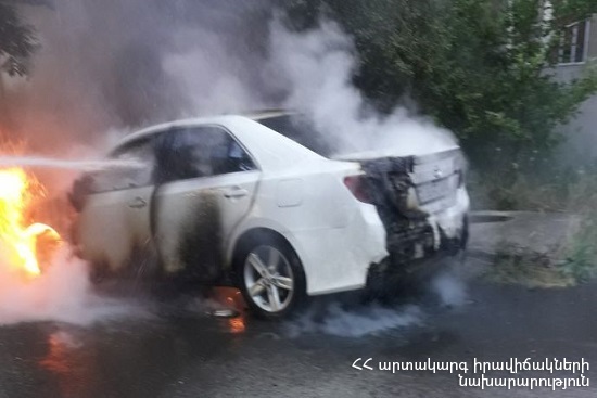 Կոմիտասի պողոտայում այրվել է  «Toyota Camry»  (տեսանյութ)