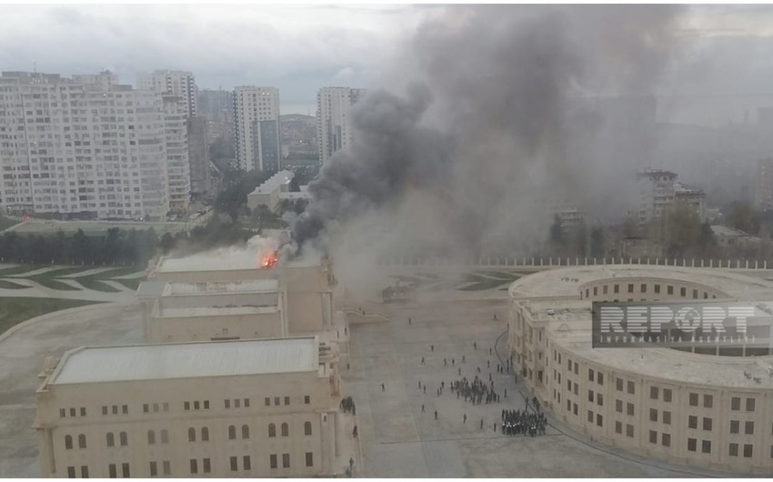 В Баку горит здание Академии Государственной пограничной службы 