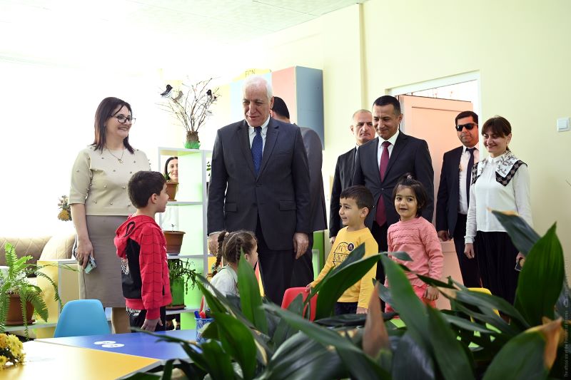 ՀՀ նախագահն այցելել է Մեղրիի հիմնանորոգված մանկապարտեզներ, ծանոթացել պայմաններին