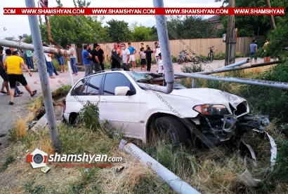 Արարատի մարզում բախվել են BMW X5-ն ու Opel-ը. BMW-ն մխրճվել է գազատար խողովակների մեջ