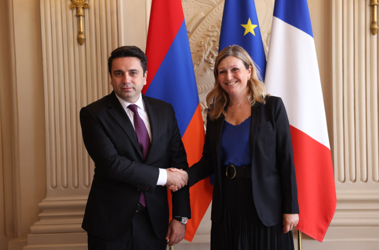 Մենք մշտապես Հայաստանի կողքին ենք. Ֆրանսիայի ԱԺ նախագահը` Ալեն Սիմոնյանին