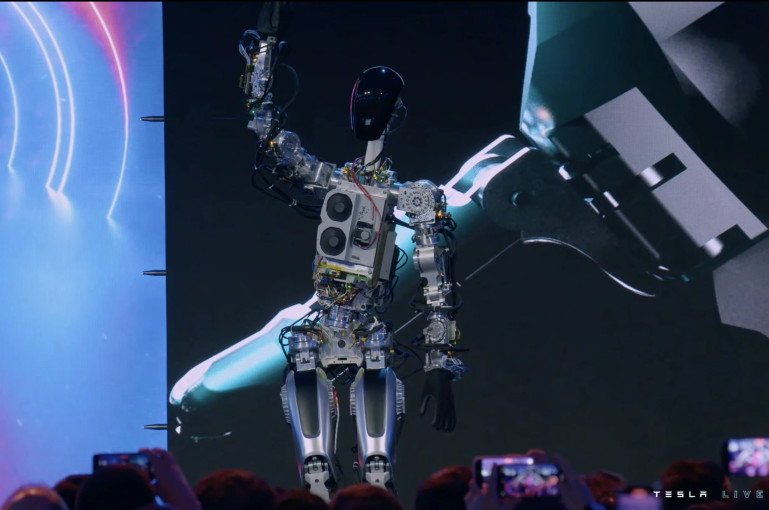 Մասկը ներկայացրել է Tesla Optimus մարդանման ռոբոտի առաջին նախատիպը, որը հետագայում կփոխարինի մարդկանց որոշ ոլորտներում (տեսանյութ)
