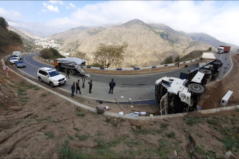 Կապան-Քաջարան ավտոճանապարհին 2 բեռնատար բախվել և կողաշրջվել են. կա տուժած
