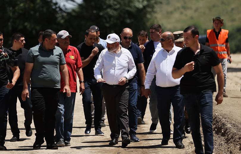 Փաշինյանը սխալը ճշտի տեղ առաջ է տանում․ «Հրապարակ»