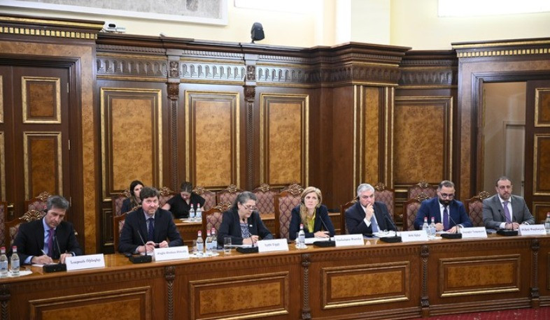 Քննարկվել է Հայաստանի թվային վերափոխման օրակարգը. Մհեր Գրիգորյանն ընդունել է Սամանթա Փաուերի գլխավորած պատվիրակությանը
