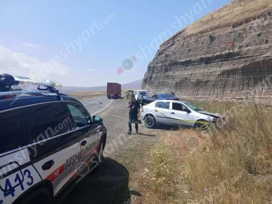 Ավտովթար Սյունիքի մարզում․ Երևան-Մեղրի ավտոճանապարհին բախվել են «Opel Astra»-ն և իրանական համարանիշներով կցորդիչով բեռնատարը․ կա 3 վիրավոր