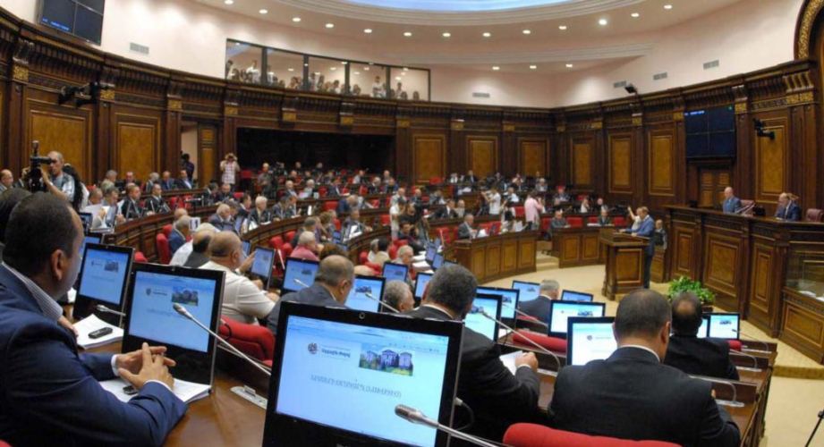 «Հրապարակ»․ 2 պատգամավորները, որոնց կորոնավիրուսի առաջին թեստը դրական էր, Արցախ չեն մեկնել