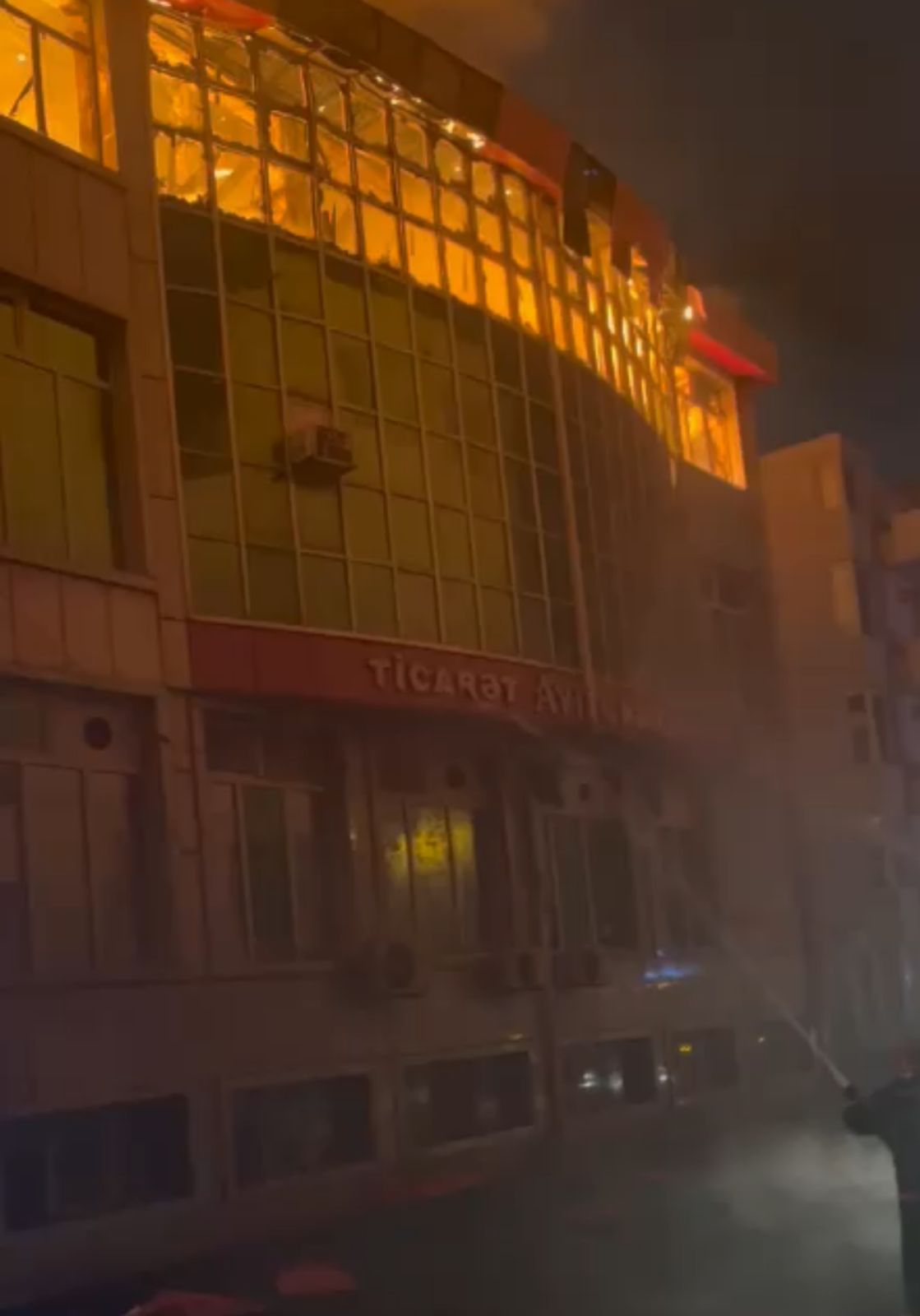 Արդբեջանի մայրաքաղաքում դարձյալ խոշոր հրդեհ է բռնկվել (տեսանյութ)