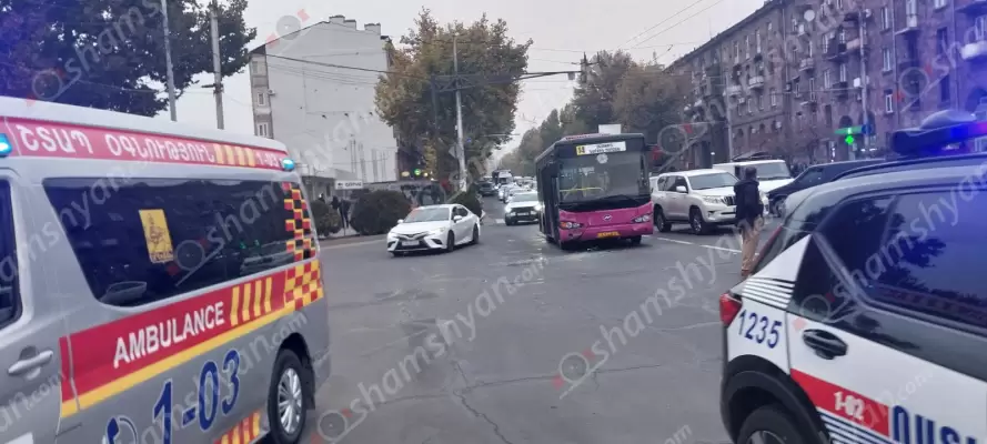Երևանում բախվել են թիվ 14 երթուղին սպասարկող «Higer» մակնիշի ավտոբուսը և «Opel Astra»-ն․ կա 5 վիրավոր