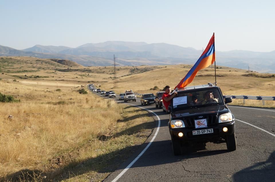 Ամուլսարի պահապանները Ջերմուկից ավտոերթով հասան Երեւան. երթը մեկնարկել է (ուղիղ)