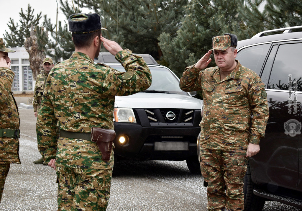 ՀՀ զինված ուժերի գլխավոր շտաբի պետն այցելել է զորամասեր, մարտական հենակետեր