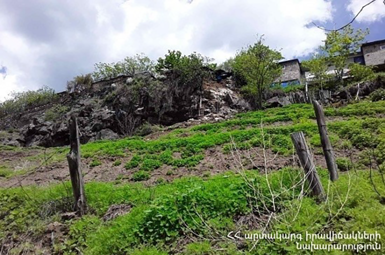 Շնող գյուղում առկա է քարաթափման վտանգ. 5 տան բնակիչներ տարհանվել են