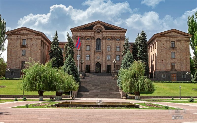 Պետականակենտրոն մոտեցումը՝ ԱԺ պատգամավորի երդման տեքստի հիմքում. օրենքի նախագիծը ստացել է դրական եզրակացություն