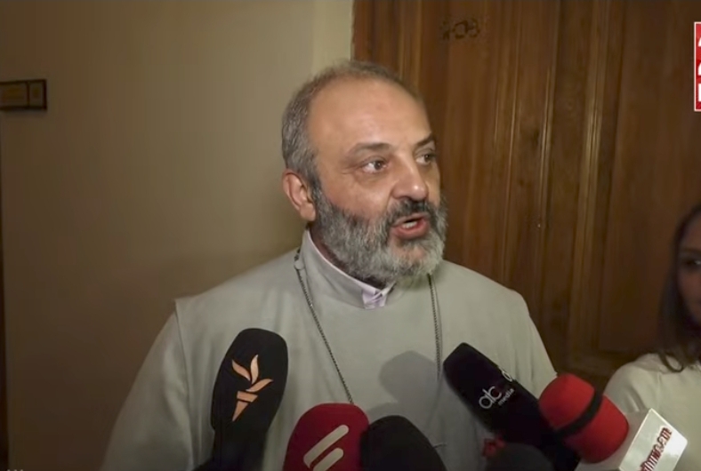 Բագրատ Սրբազանը ԱԺ-ում հանդիպում է ընդդիմադիրների հետ` ուղիղ 