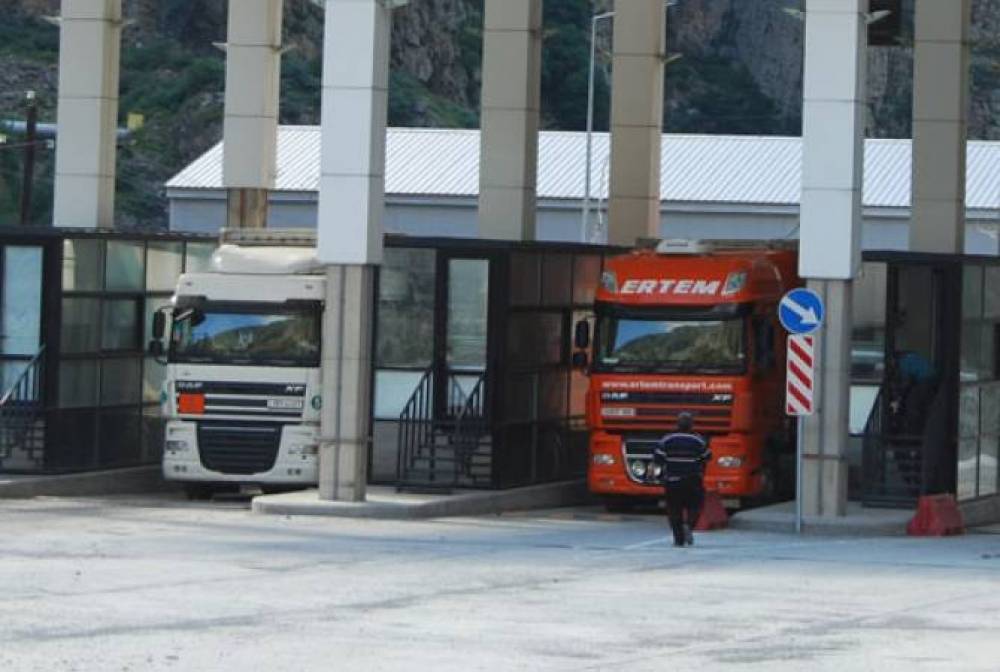 Ստեփանծմինդա-Լարս ավտոճանապարհը բաց է միայն բեռնատարների համար