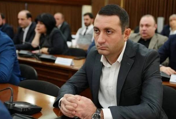 Կասեցվել է Երևանի քաղաքապետարանի տրանսպորտի վարչության պետի պաշտոնավարումը