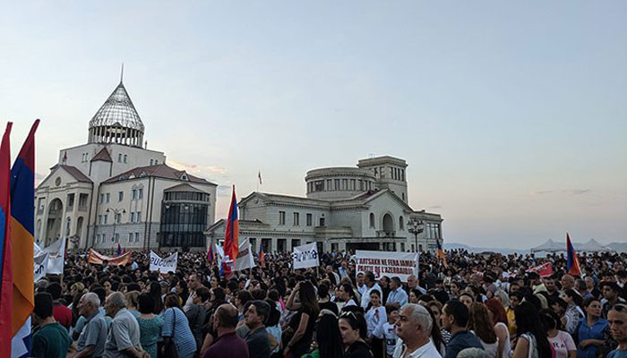 Հուլիսի 25-ին՝ ժամը 20:00-ին, նախատեսվում է համաժամանակյա հանրահավաքներ Ստեփանակերտի Վերածննդի և Երևանի Ազատության հրապարակներում