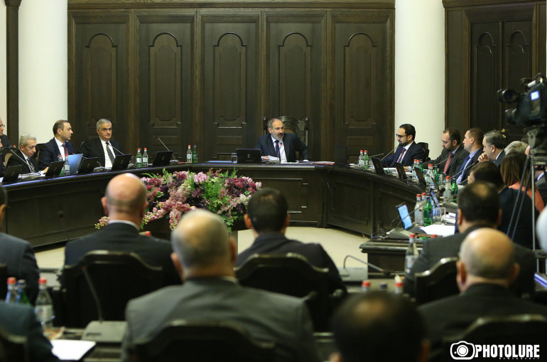 Փակում ենք էս կարգի մեքենաների ճանապարհը. Փաշինյանը՝ աջ ղեկով մեքենաների մասին