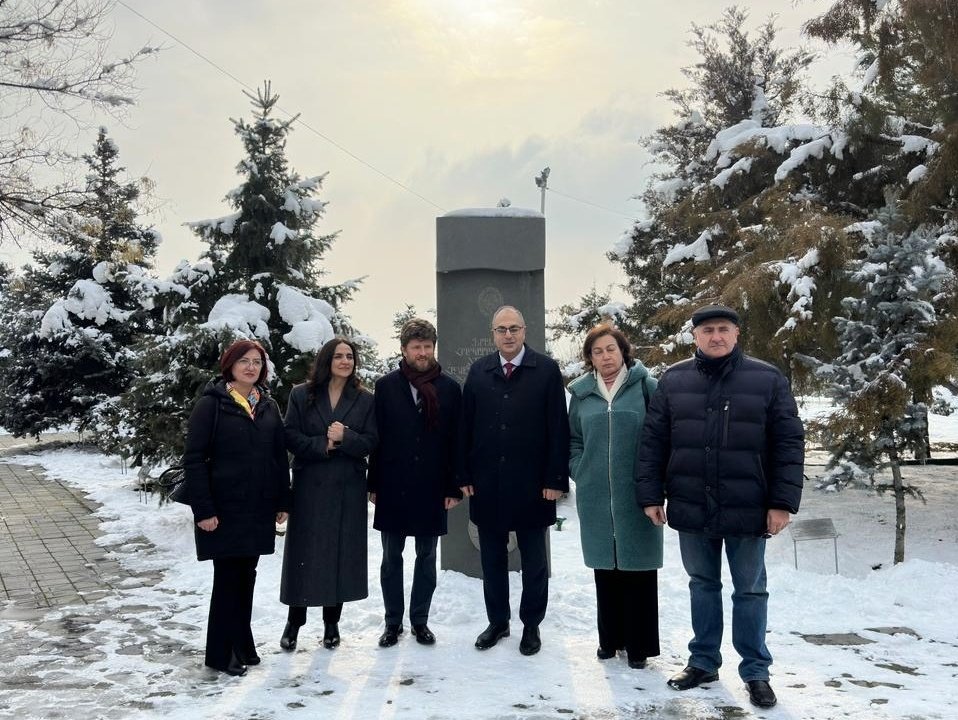 Ֆրանսիայի կողմից Հայոց ցեղասպանության ճանաչման 23-րդ տարելիցի օրը, հարգանքի տուրք մատուցեցինք Ցեղասպանության հուշահամալիրի մոտ. ՀՀ-ում Ֆրանսիայի դեսպան