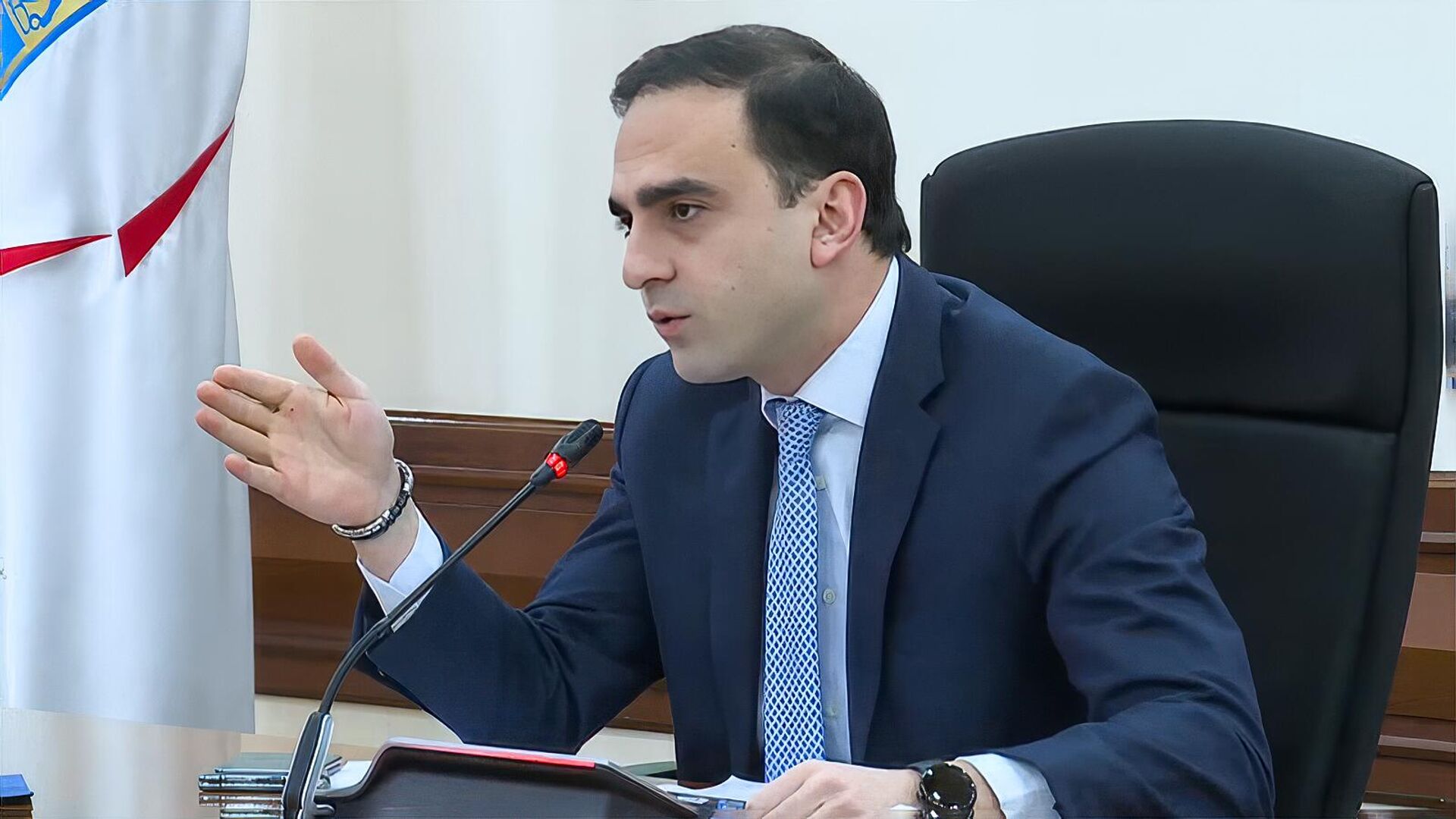 Եթե կարիք լինի, այս միջոցները շարունակաբար կիրառելու ենք. Ավինյանը՝ ավագանու անդամին նիստերի դահլիճից հեռացնելու մասին