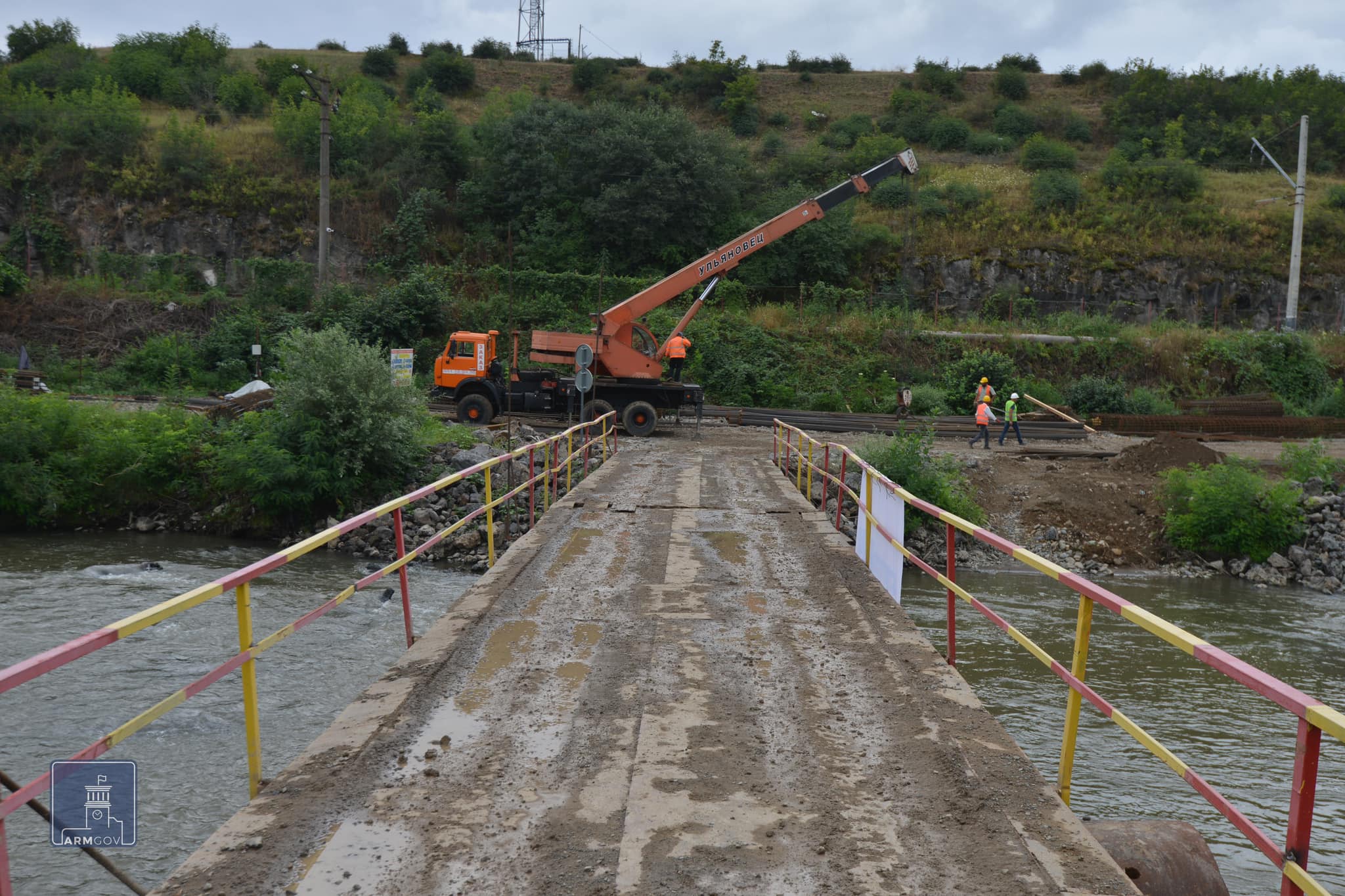 Տեղադրվել է Սադախլո-Բագրատաշեն անցման կետում նոր կամրջի շինարարության սկիզբը խորհրդանշող հիմնաքար