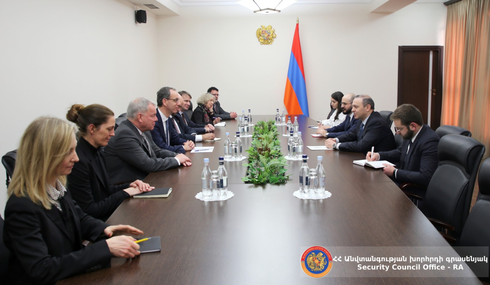 Секретарь Совбеза РА и Стефано Томат обсудили официальный старт миссии ЕС в Армении