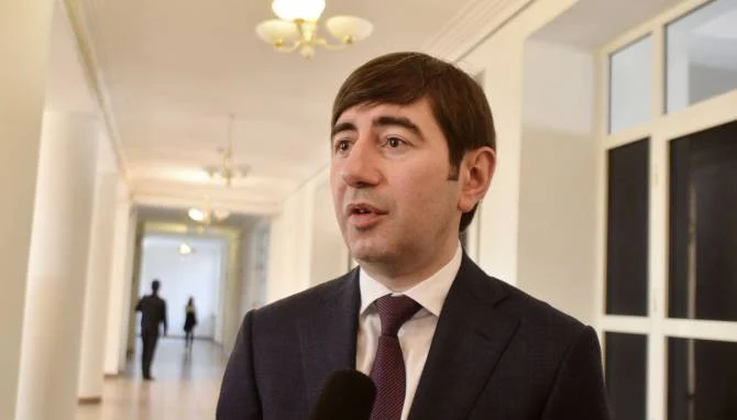 Դատարանի նորընտիր նախագահը Վազգեն Ռշտունու գրասենյակի պետին ստիպել է ազատման դիմում գրել. «Ժողովուրդ»