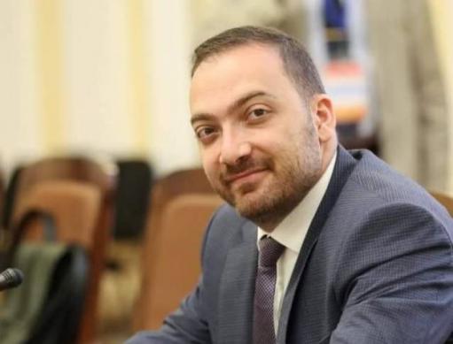 Արարատ Միրզոյանը աշխատանքից ազատել է իր խորհրդական Դավիթ Կարապետյանին