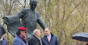 Մոսկվայում տեղադրվել է Կարո Հալաբյանի արձանը