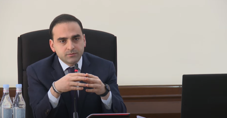 Ձեր փոշոտ անցյալը չեք կարող թաքցնել, մի օր էլ մենք կխոսենք, մեր համբերությունն էլ սահման ունի. Ավինյանը՝ ավագանու ընդդիմադիր անդամներին
