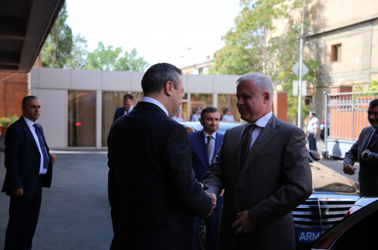 ՀԱՊԿ գլխավոր քարտուղարն ԱԽ գրասենյակի ղեկավարի հետ քննարկել է հայ-ադրբեջանական սահմանին տիրող իրավիճակը