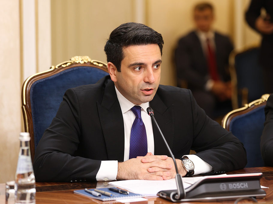 Լիահույս ենք, որ կհաջողվի այսօր և հետագայում առաջ գնալ սահմանազատման հանձնաժողովի գործունեության մեջ. ԱԺ նախագահ