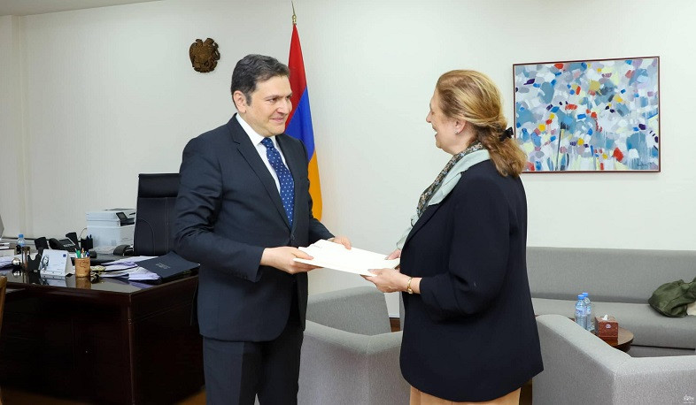 Հունգարիայի նորանշանակ դեսպանն իր հավատարմագրերի պատճենն է հանձնել ՀՀ ԱԳՆ տեղակալին