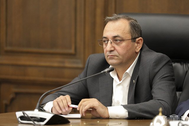 Իշխանությունը հասկանում է՝ հողը ոտքերի տակից գնում է, հանրության մոտ կեղծ պատկեր է ստեղծում. Արծվիկ Մինասյան